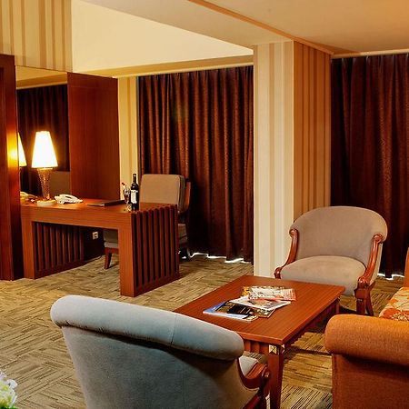 Treva International Hotel Jacarta Exterior foto