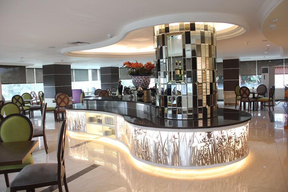 Treva International Hotel Jacarta Exterior foto