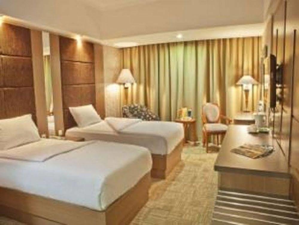 Treva International Hotel Jacarta Exterior foto